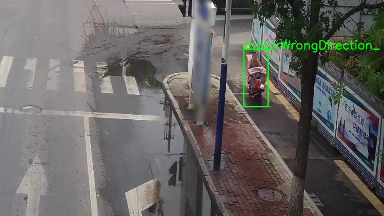電動車/摩托車駕乘人員不戴頭盔