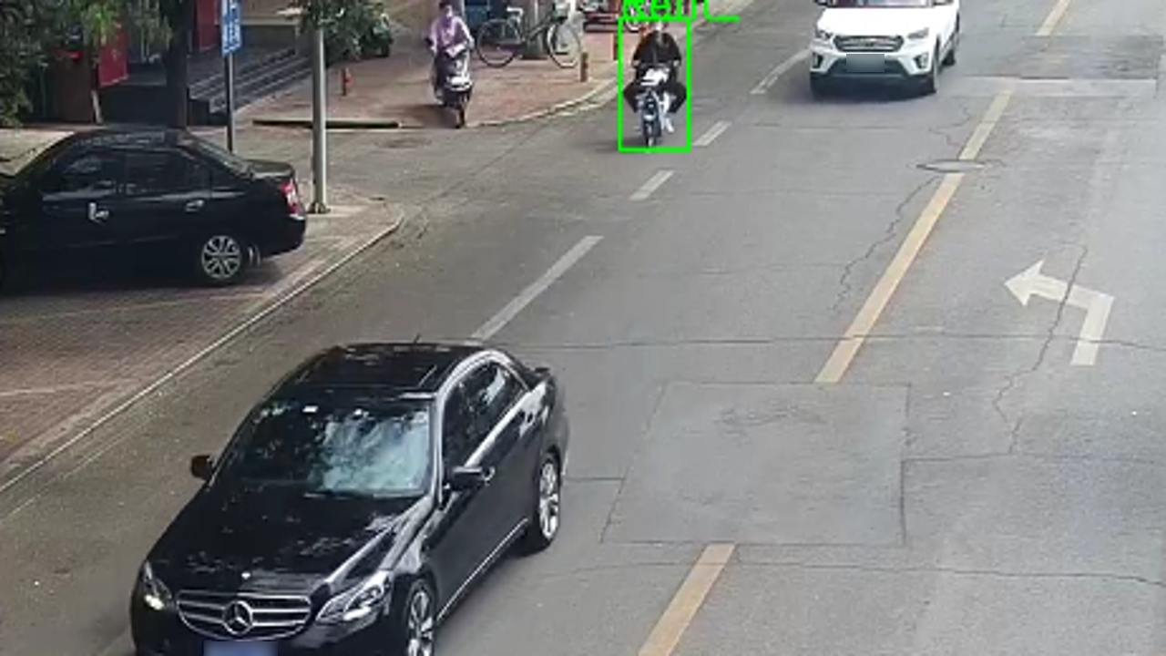 電動車/摩托車駕乘人員不戴頭盔